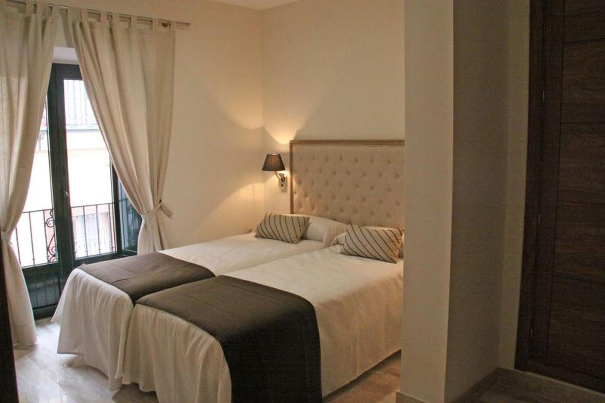 Apartamentos Living Sevilla Centro Maestranza Sevilha Exterior foto