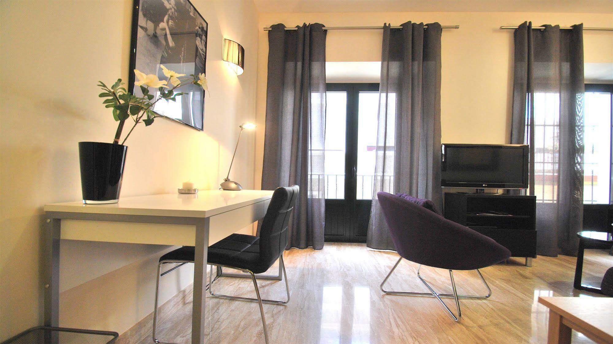 Apartamentos Living Sevilla Centro Maestranza Sevilha Exterior foto