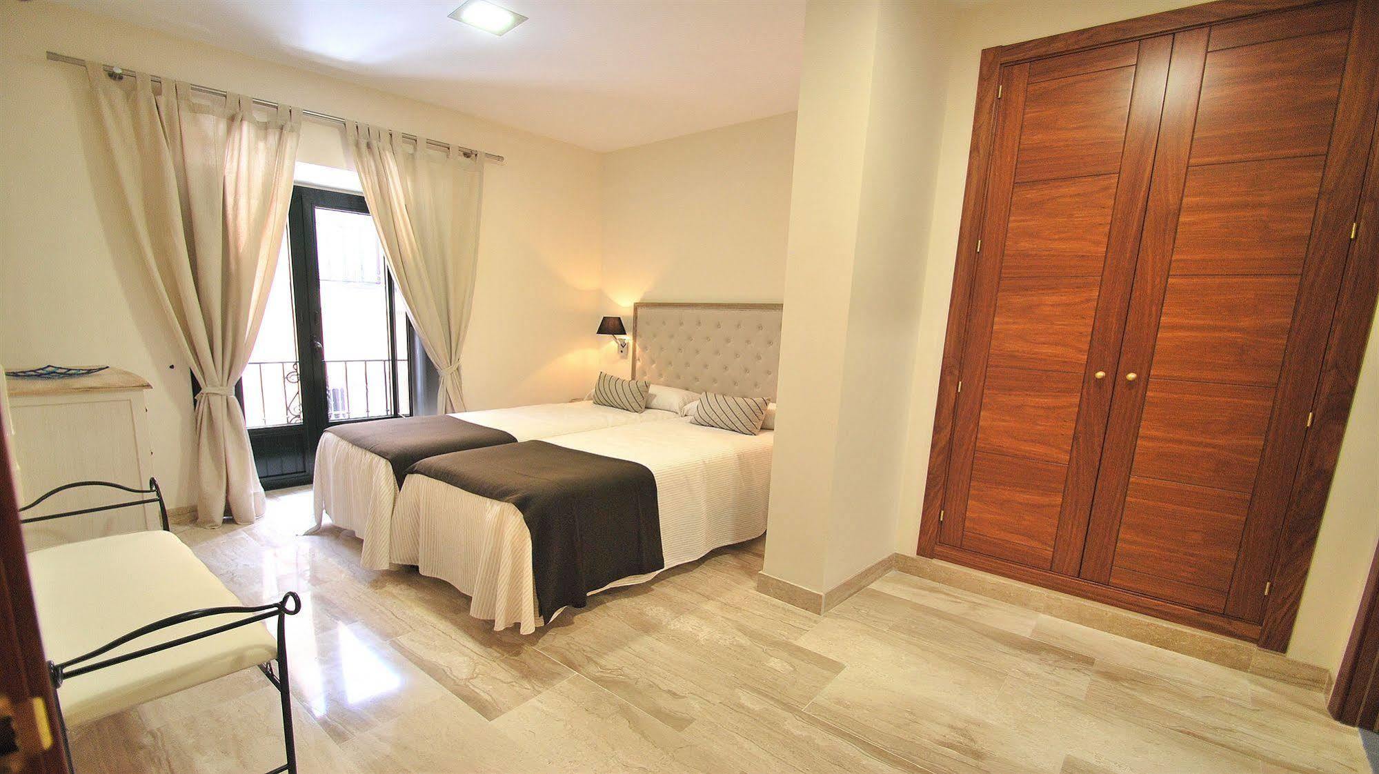 Apartamentos Living Sevilla Centro Maestranza Sevilha Exterior foto