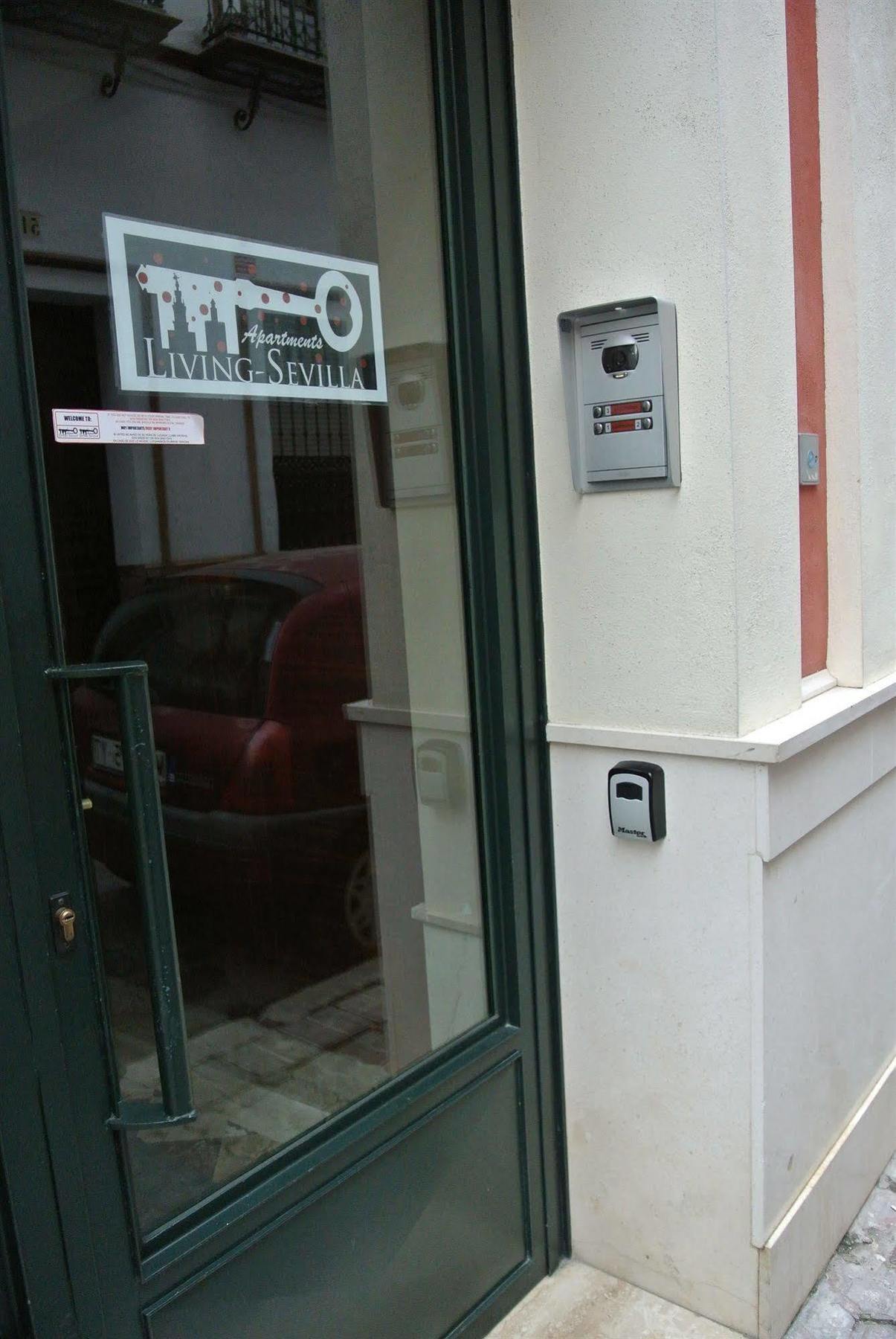 Apartamentos Living Sevilla Centro Maestranza Sevilha Exterior foto